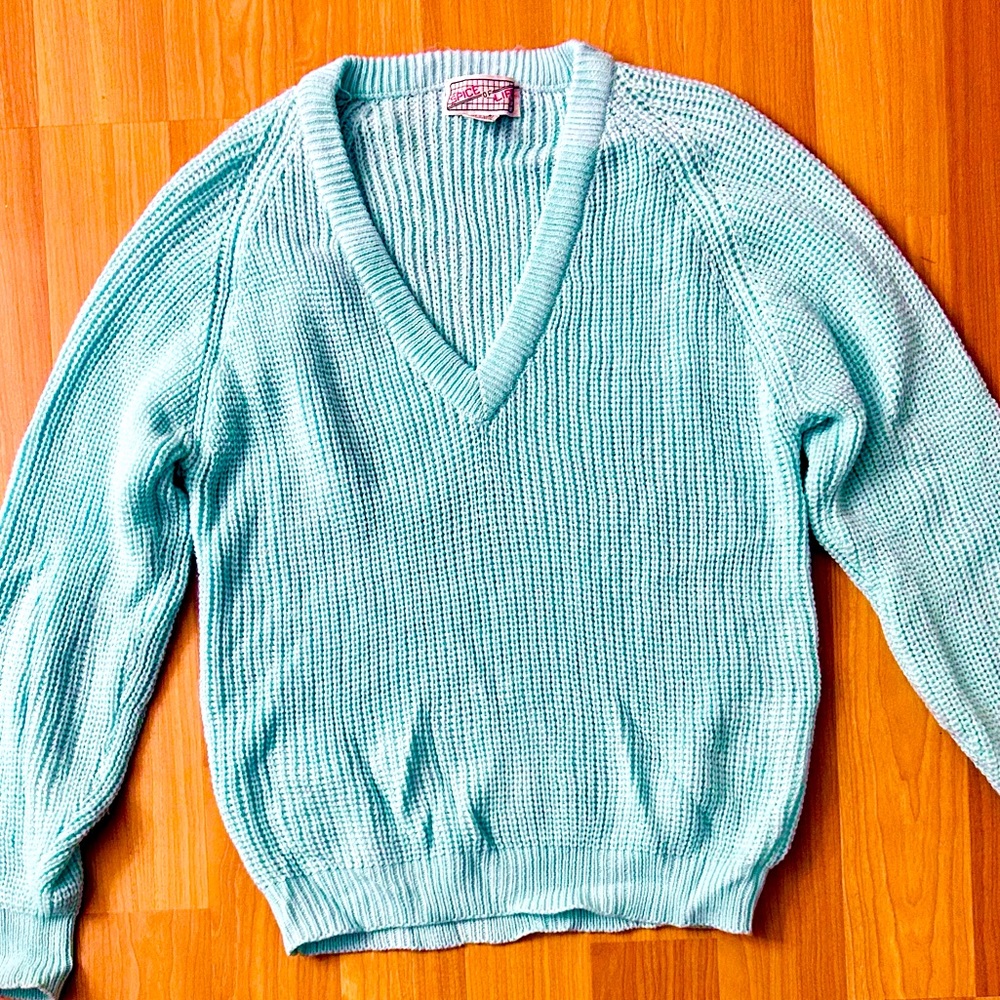 Super warm and comfy vintage 80s aqua chunky knit v-neck sweater